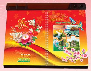 LỊCH ĐỂ BÀN 52 TUẦN LÒ XO GIỮA (18x27) - ĐẾ LICH MÀU NÂU (AK48) - Xuân Bính Ngọ 2026