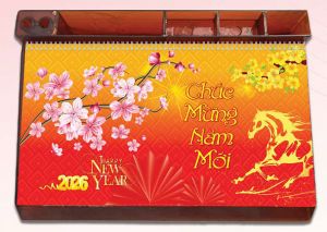 LỊCH ĐỂ BÀN 52 TUẦN LÒ XO TRÊN (18x27) - ĐẾ LICH MÀU NÂU (AK53) - Xuân Bính Ngọ 2026